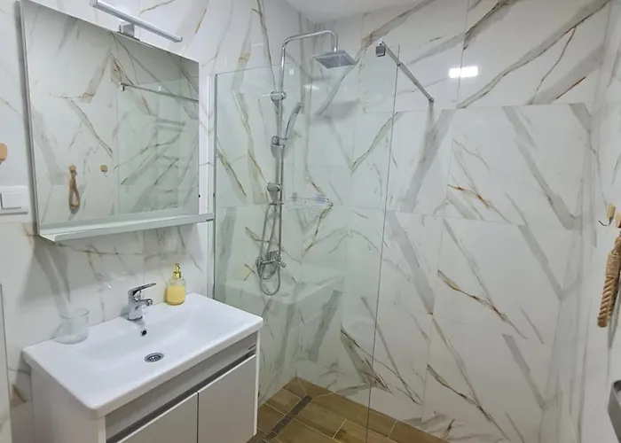 公寓 A&b, 兹拉蒂博尔