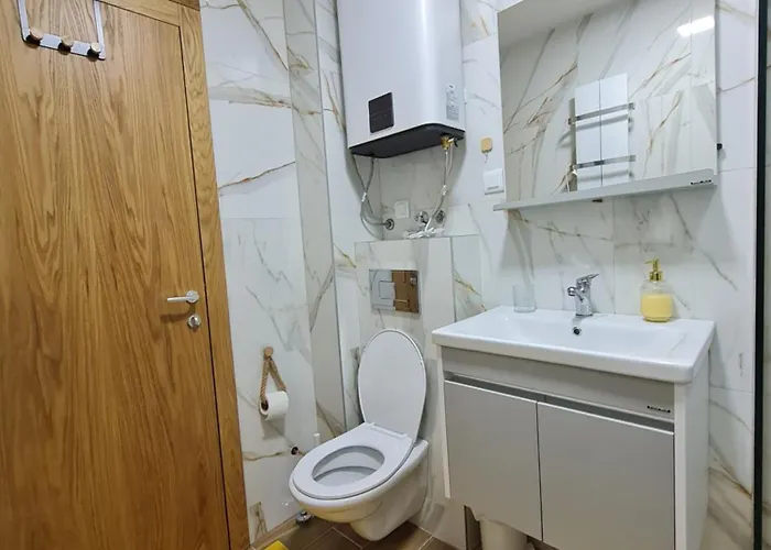 A&b, * 兹拉蒂博尔