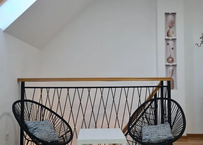 A&b, * 兹拉蒂博尔