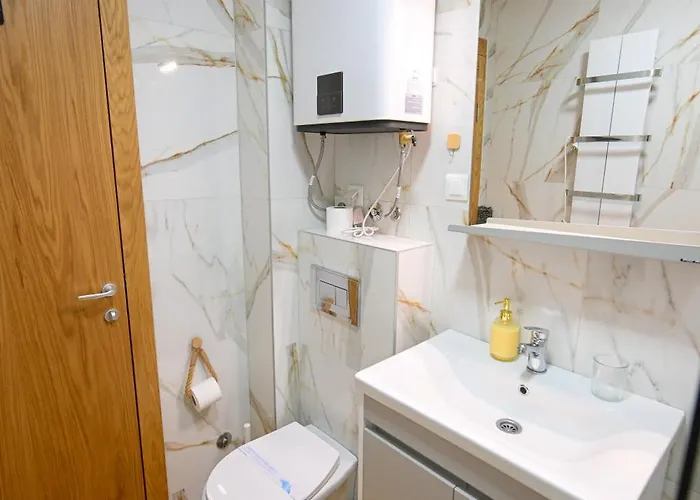 A&b, * 兹拉蒂博尔